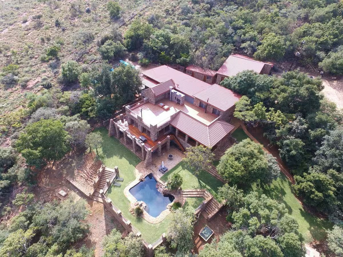 Mountain and valley views - 12-Sleeper Holiday Home