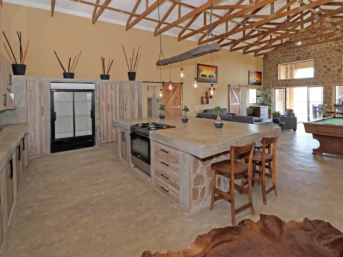 Mountain and valley views - 12-Sleeper Holiday Home