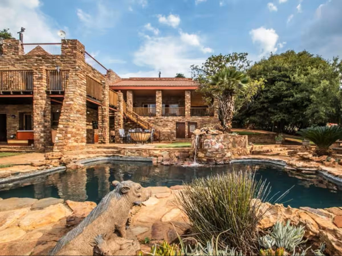 Mountain and valley views - 12-Sleeper Holiday Home