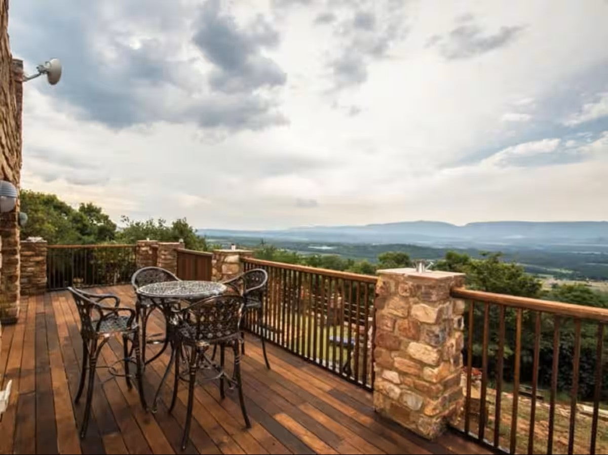 Mountain and valley views - 12-Sleeper Holiday Home