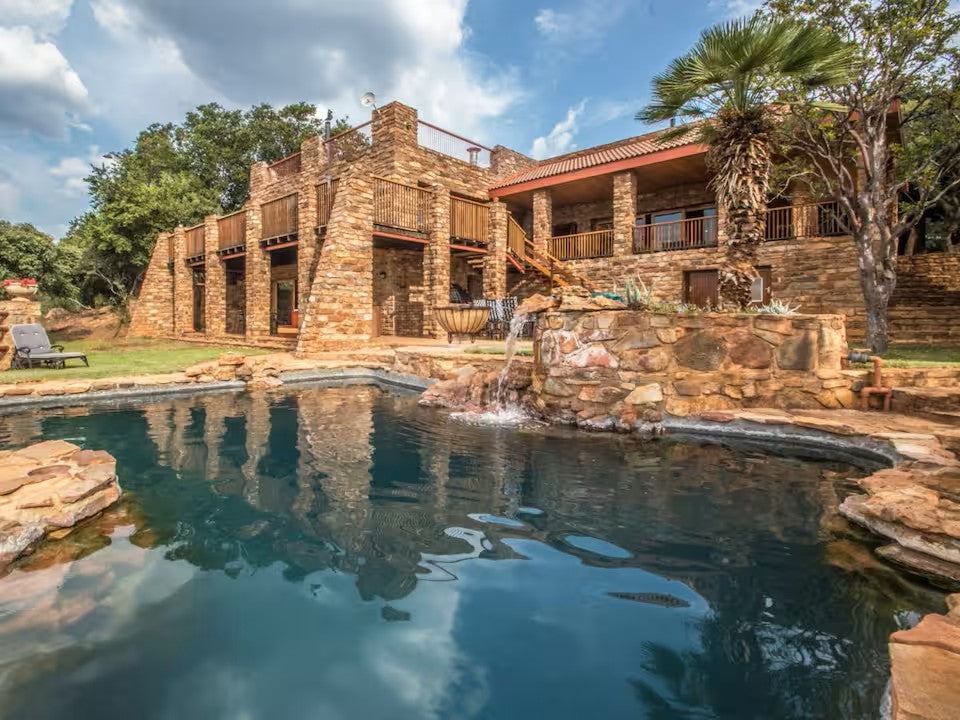 Mountain and valley views - 12-Sleeper Holiday Home
